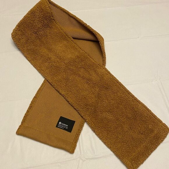 Lululemon Skinny Customizable Snap Scarf in Camel Sherpa/Teddy - Picture 1 of 16